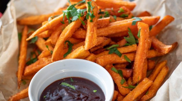 french fries with dipping sauce